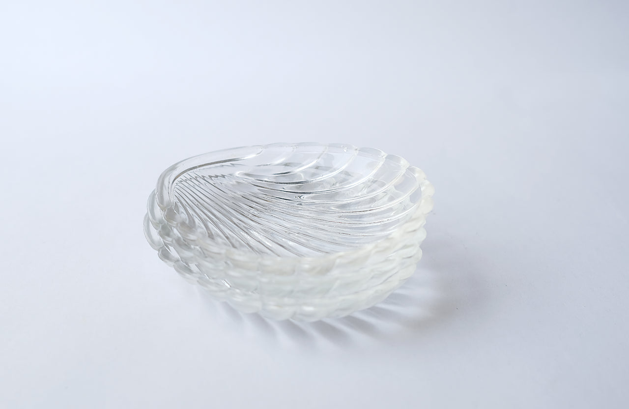 Glass shell dish