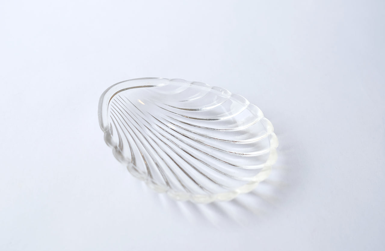 Glass shell dish