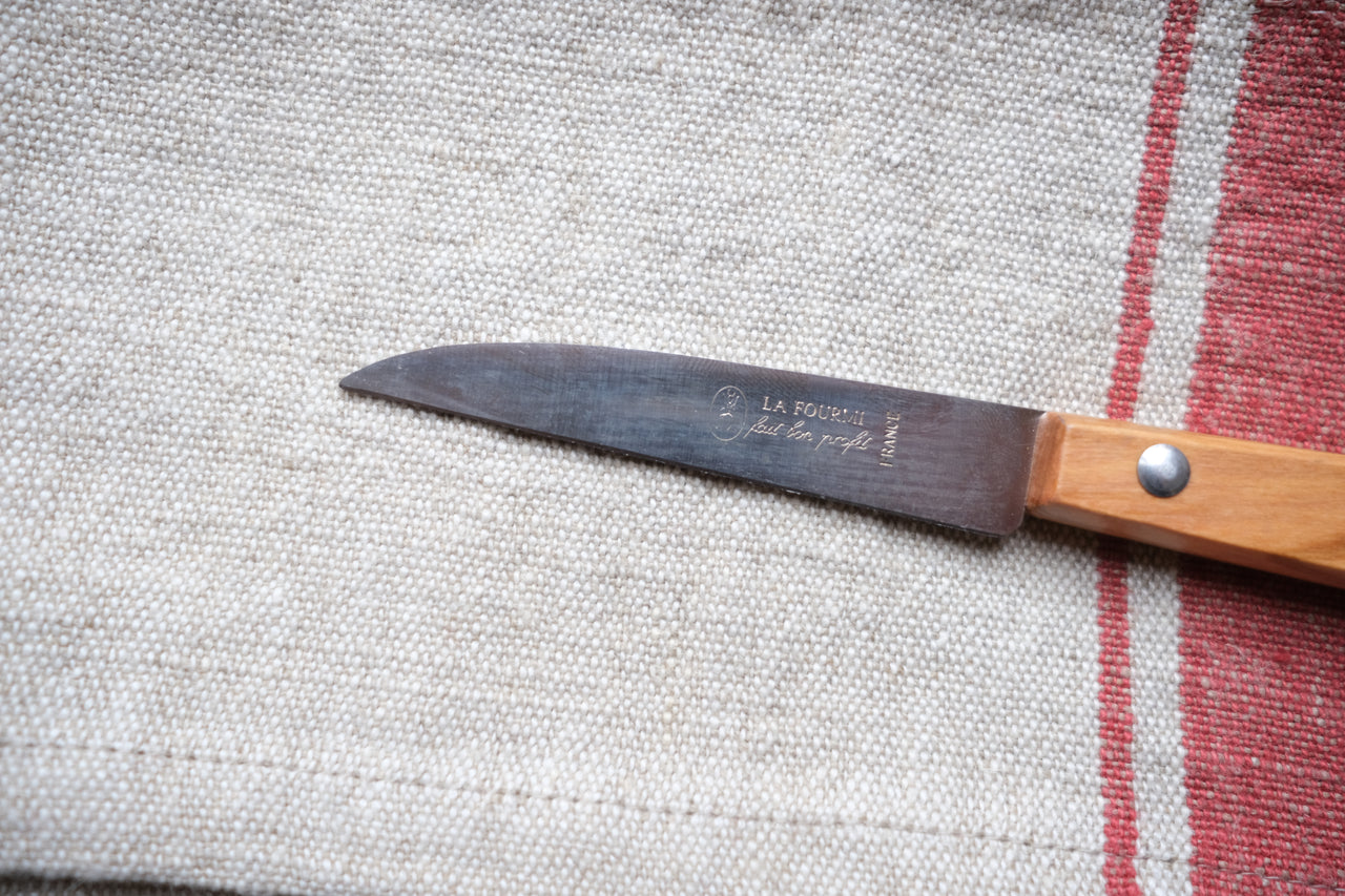 LA FOURMI Kitchen Knife ~ Curved Blade, Wooden Handle