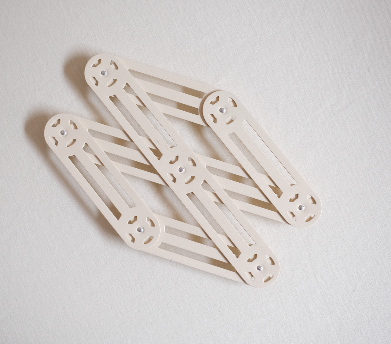 Roger Orfevre Trivet
